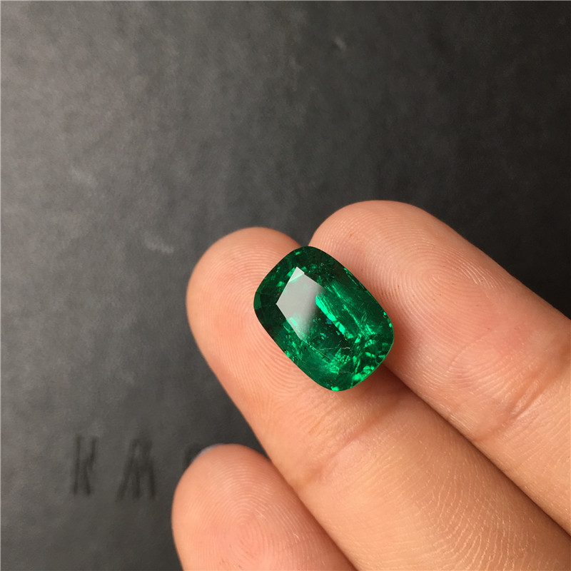 赞比亚祖母绿裸石 5.37ct GRS vivid green Minor