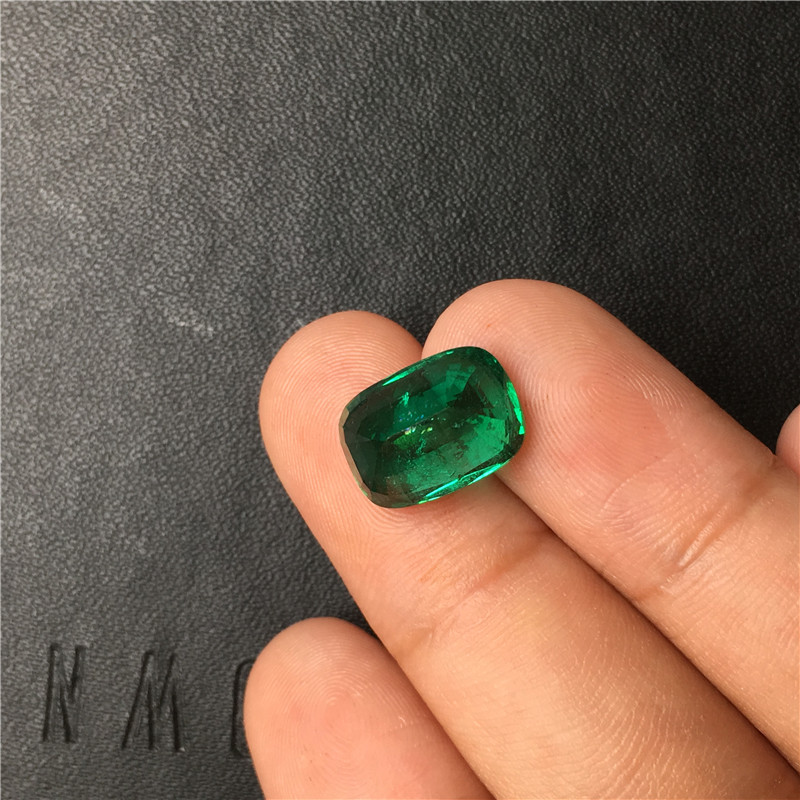赞比亚祖母绿裸石 5.37ct GRS vivid green Minor