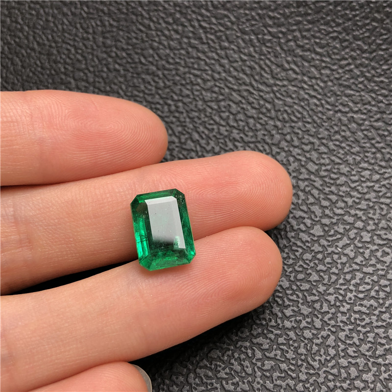 赞比亚祖母绿裸石 5.29ct GUILD vivid green Insignifican