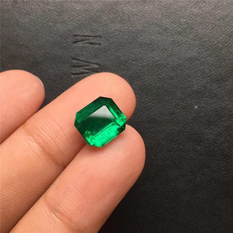 哥伦比亚祖母绿裸石 3.43ct GRS vivid muzo Minor