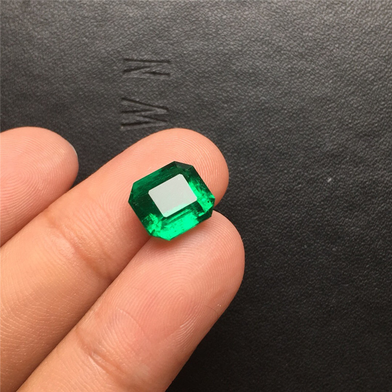 哥伦比亚祖母绿裸石 3.43ct GRS vivid muzo Minor