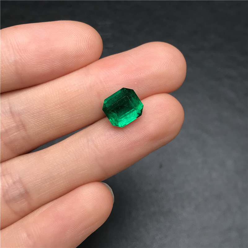 哥伦比亚祖母绿裸石 3.07ct GRS vivid muzo Minor