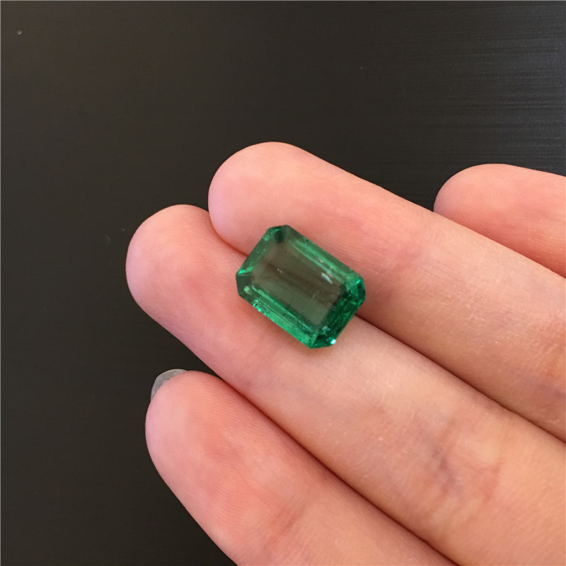 赞比亚祖母绿裸石 4.87ct Intense Green Minor