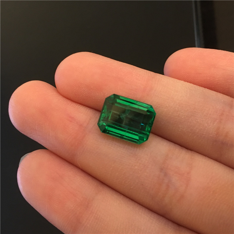 赞比亚祖母绿裸石 5.77ct Vivid Green Insignificant