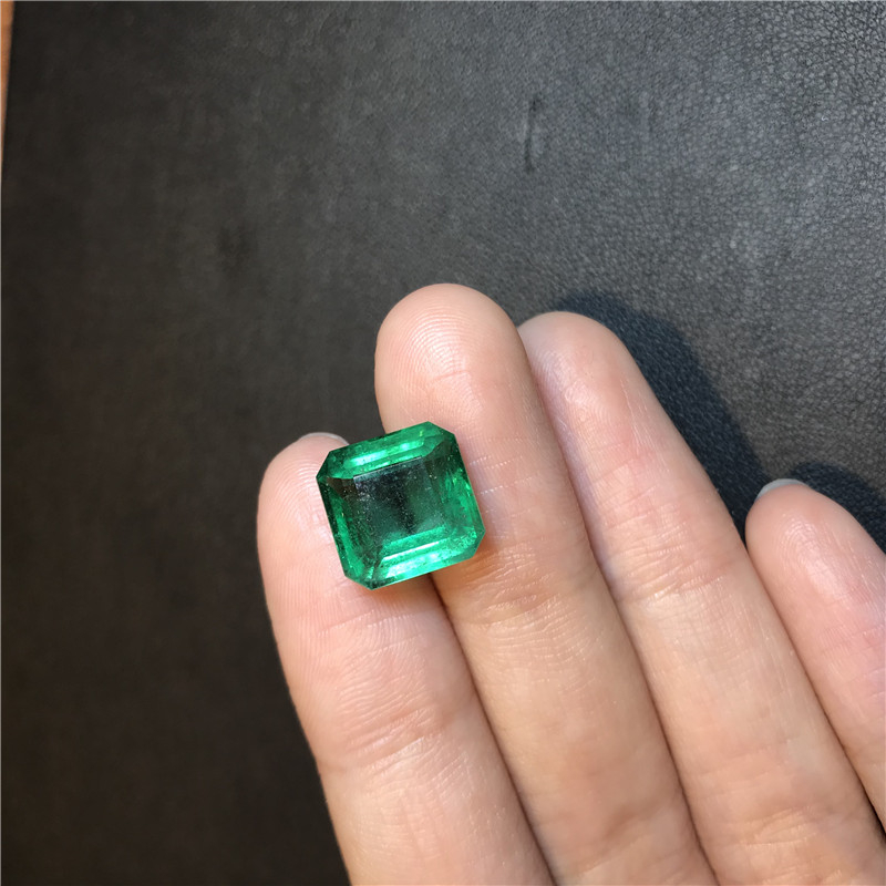 赞比亚祖母绿裸石 6.46ct Intense Green Minor