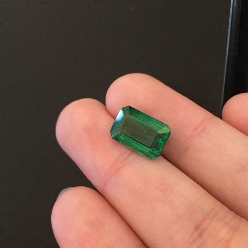 赞比亚祖母绿裸石 4.17ct Intense Green Minor