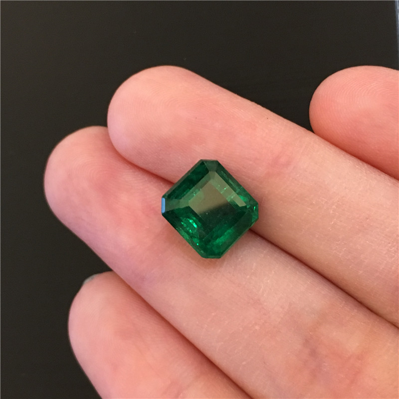 赞比亚祖母绿裸石 4.33ct Vivid Green Minor