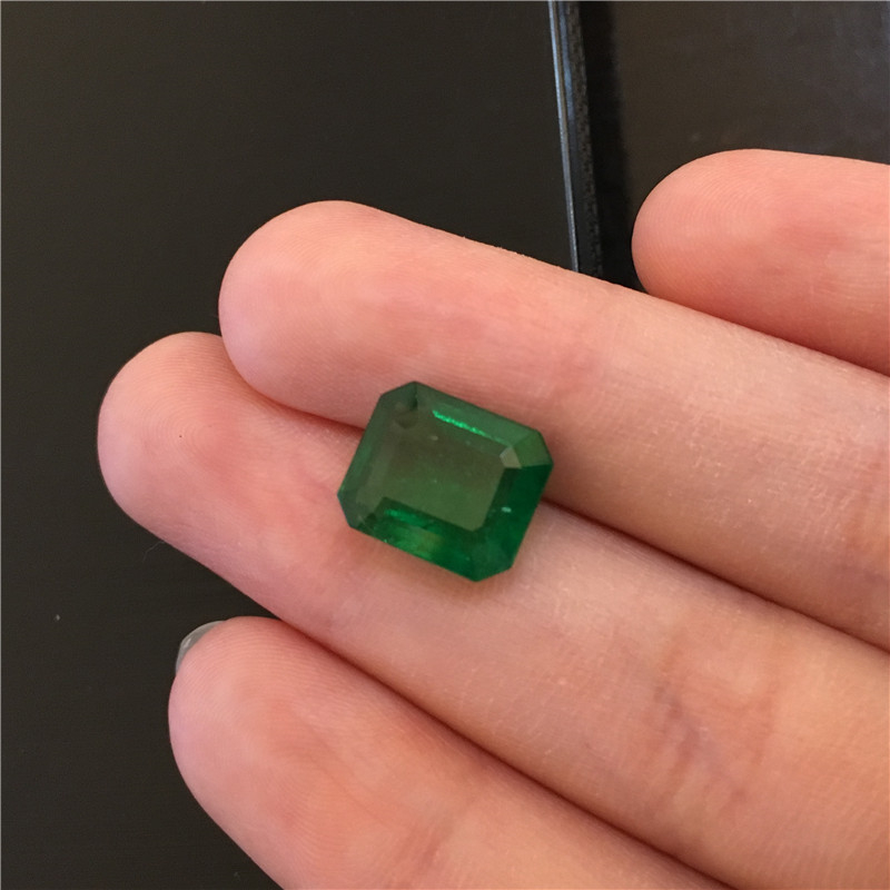 赞比亚祖母绿裸石 4.63ct Vivid Green Minor