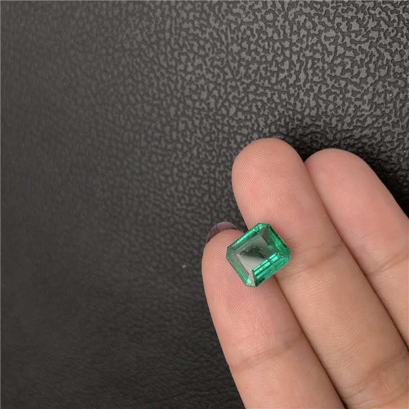 赞比亚祖母绿裸石 3.37ct Intense Green Minor