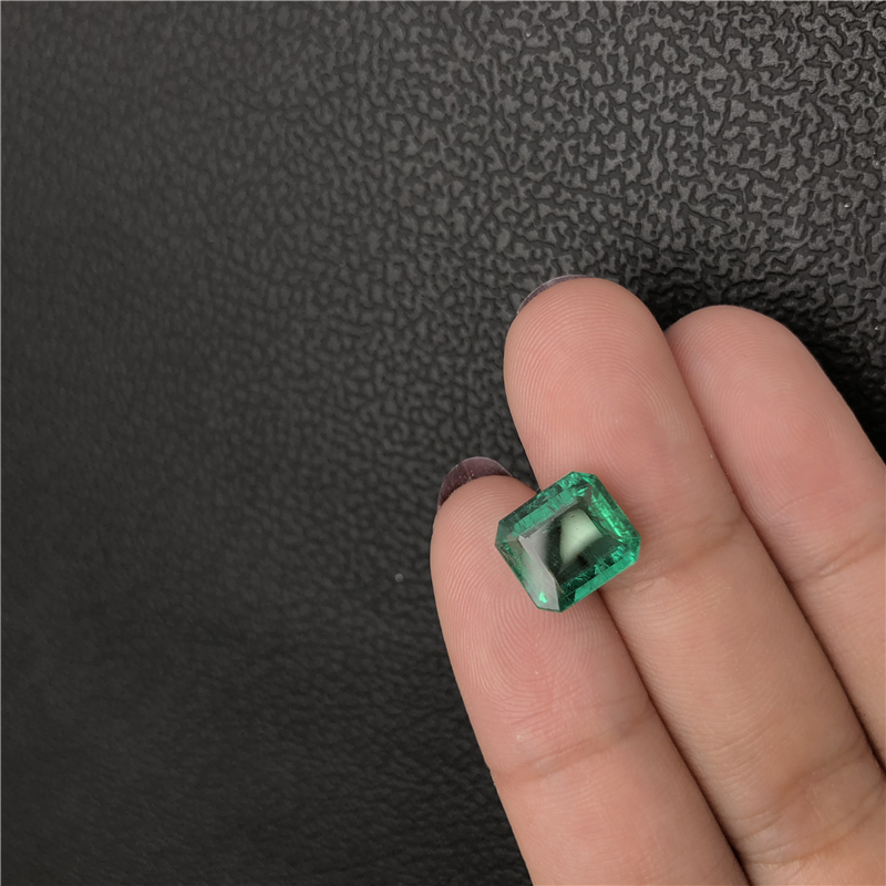 赞比亚祖母绿裸石 3.37ct Intense Green Minor