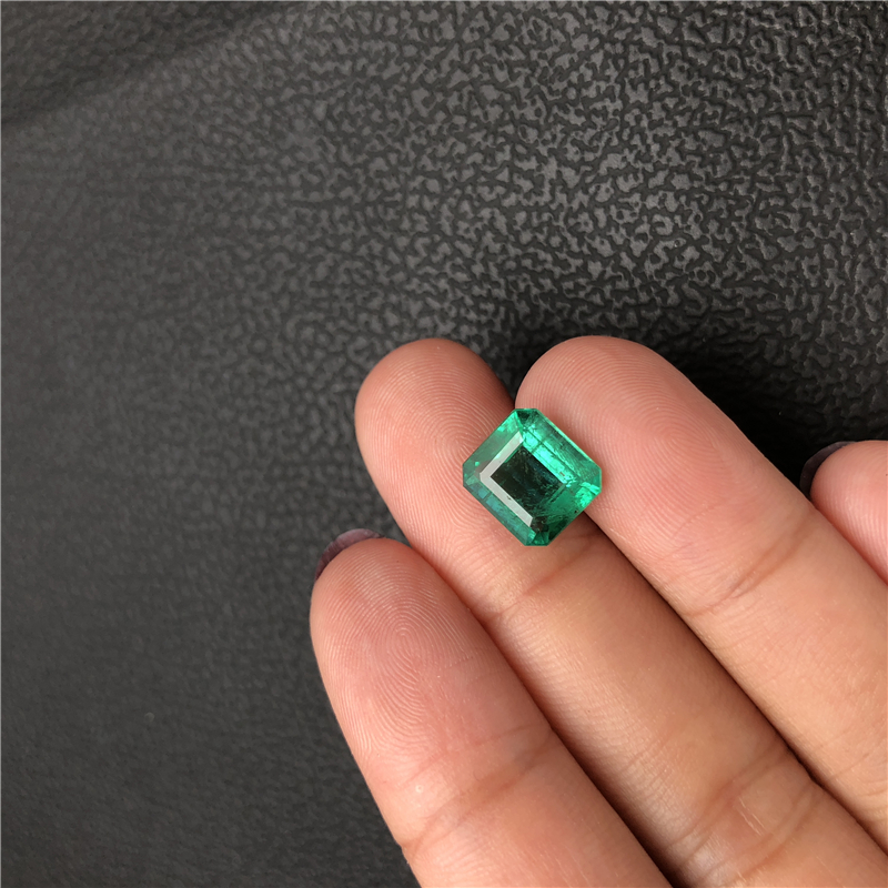 赞比亚祖母绿裸石 3.23ct Intense Green Minor