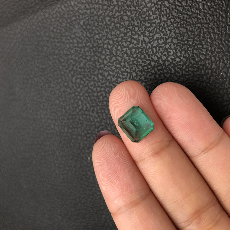 赞比亚祖母绿裸石 3.23ct Intense Green Minor