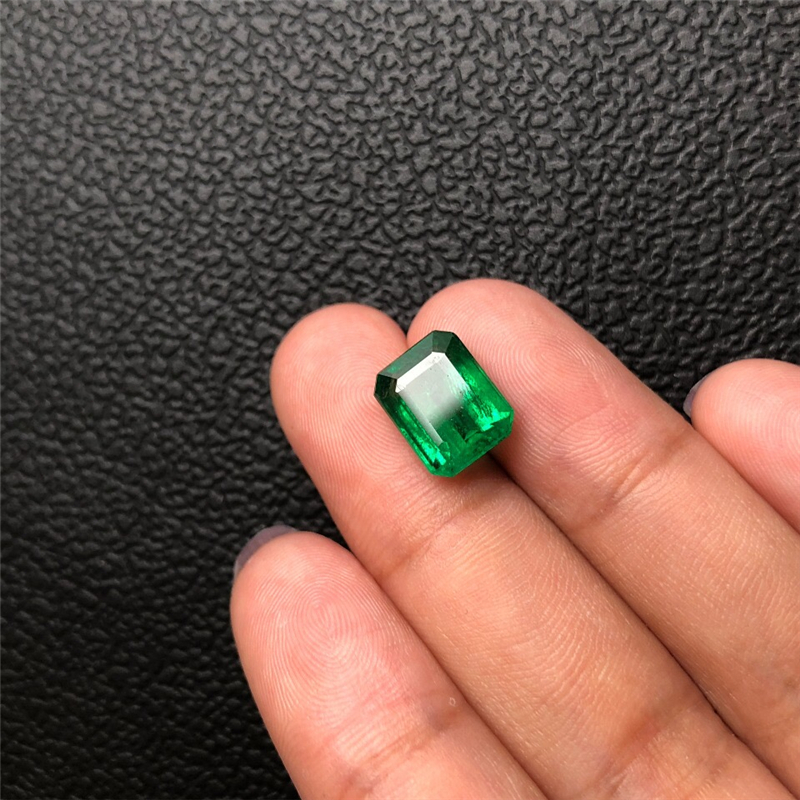 赞比亚祖母绿裸石 3.8ct Vivid Green Minor