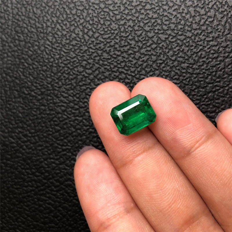 赞比亚祖母绿裸石 3.8ct Vivid Green Minor