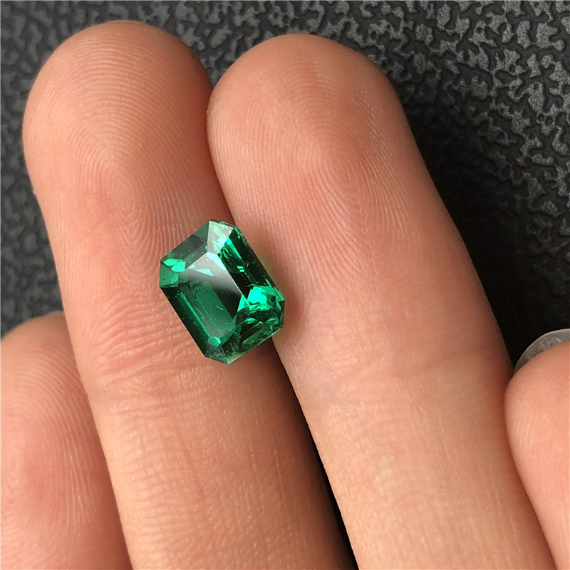 哥伦比亚祖母绿裸石 2.63ct Vivid Muzo Green None