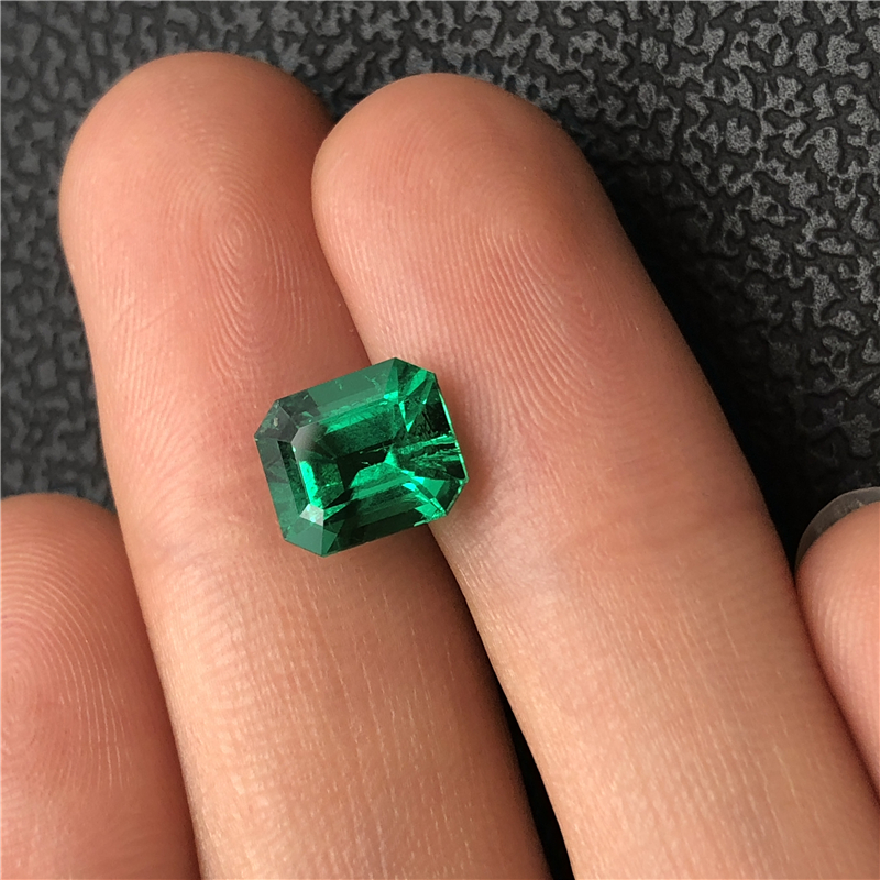 哥伦比亚祖母绿裸石 2.63ct Vivid Muzo Green None