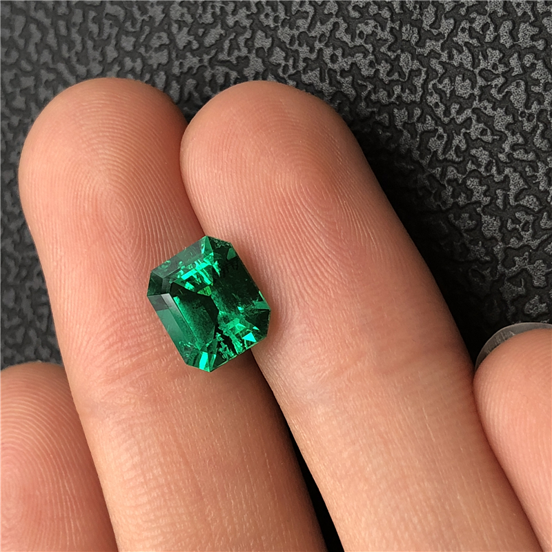 哥伦比亚祖母绿裸石 2.63ct Vivid Muzo Green None