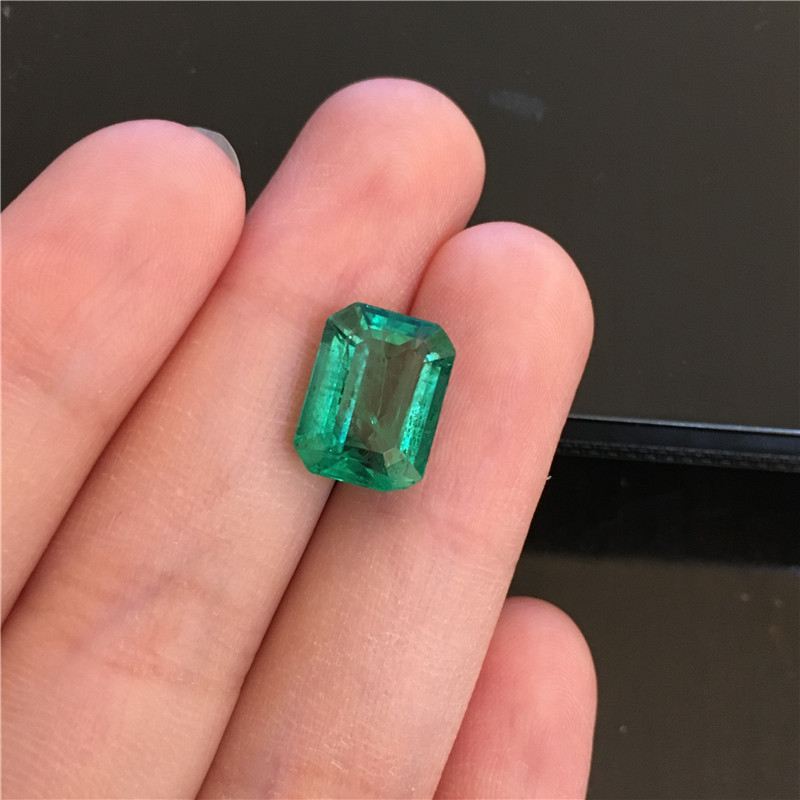 赞比亚祖母绿裸石 5.18ct Intense Green Minor