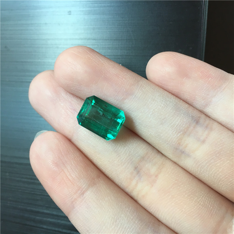 赞比亚祖母绿裸石 5.99ct Intense Green Minor