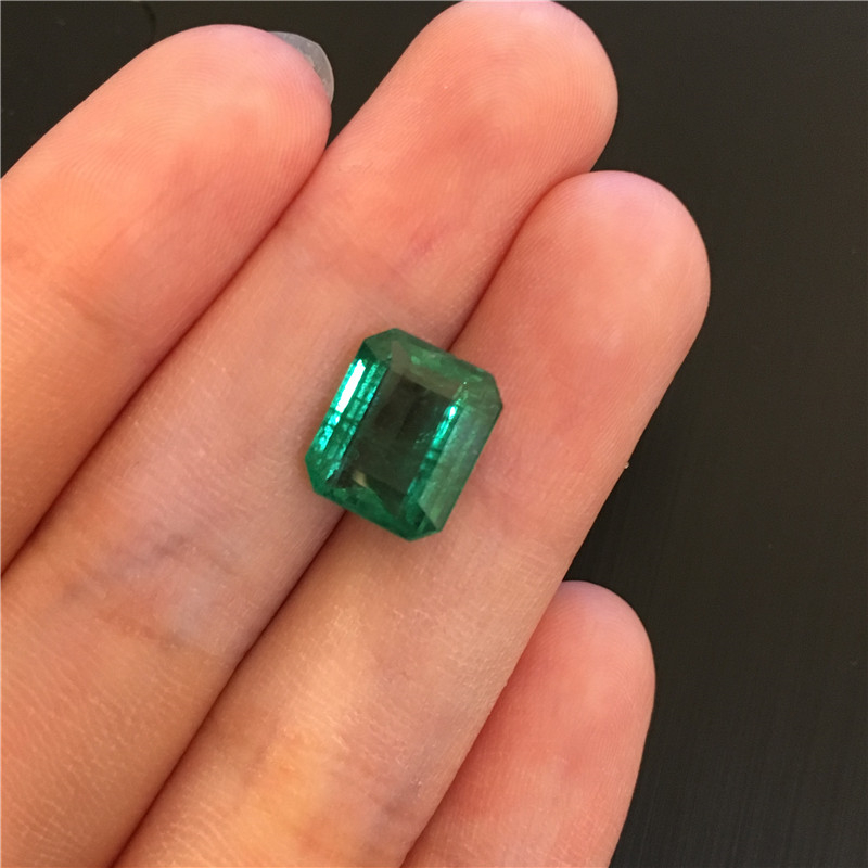 赞比亚祖母绿裸石 5.07ct Intense Green Minor