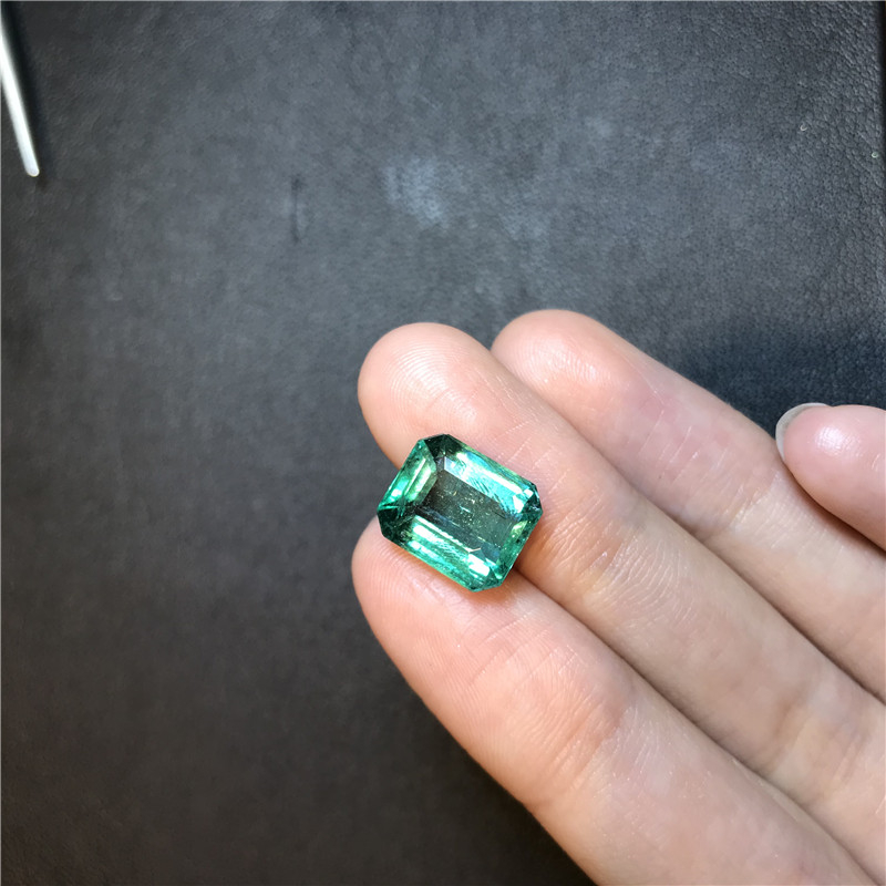 赞比亚祖母绿裸石 6.13ct Medium Green Minor