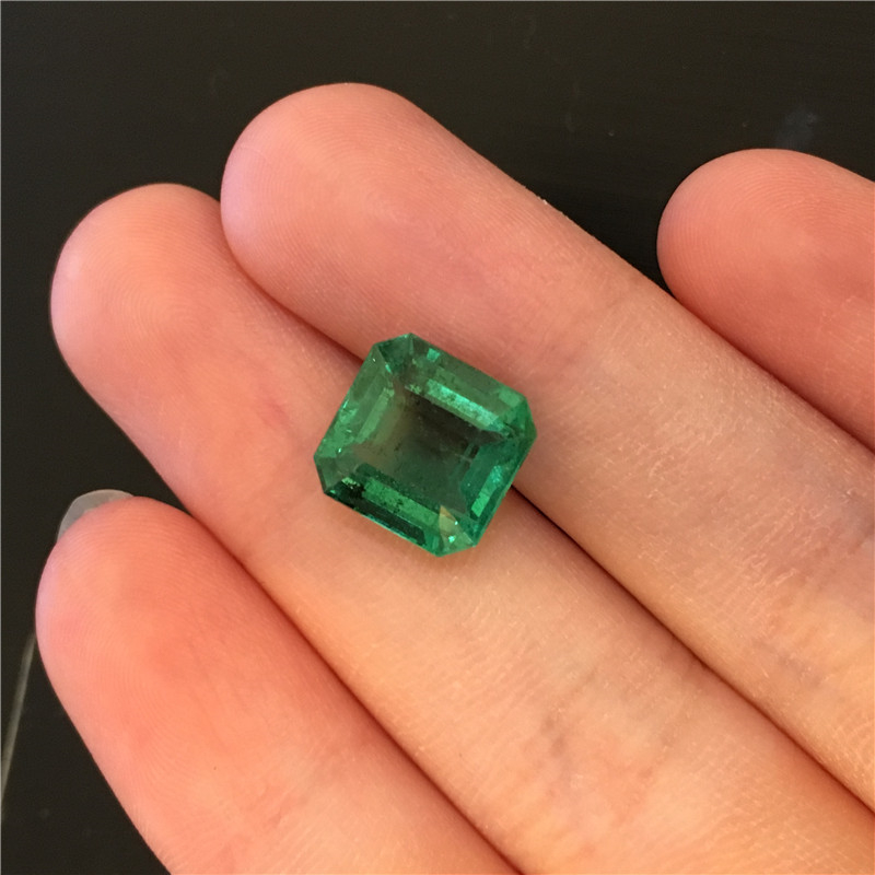 赞比亚祖母绿裸石 5.01ct Intense Green Insignificant