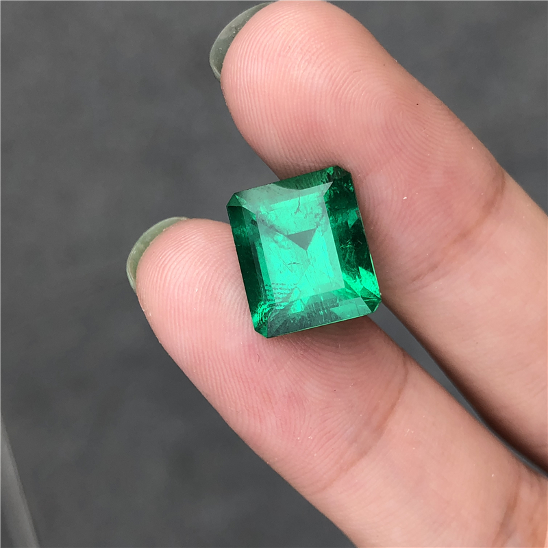 哥伦比亚祖母绿裸石 5.38ct Vivid Muzo Green None