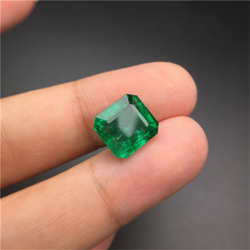 赞比亚祖母绿裸石 4.63ct Vivid Green Minor