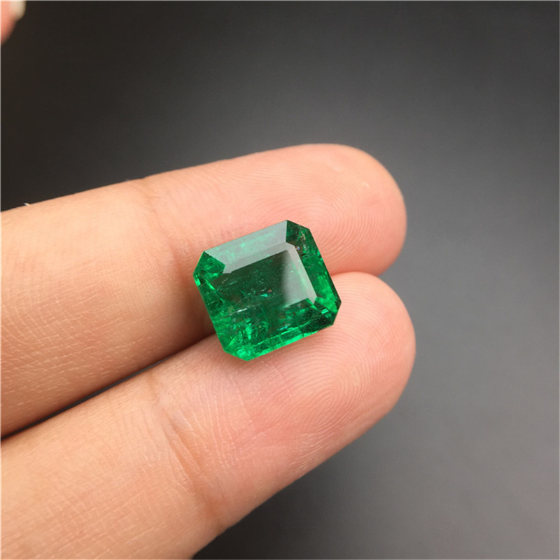 赞比亚祖母绿裸石 4.63ct Vivid Green Minor