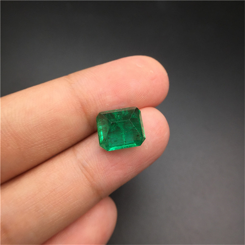 赞比亚祖母绿裸石 4.63ct Vivid Green Minor