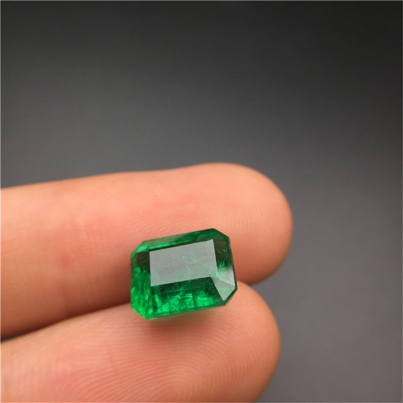 赞比亚祖母绿裸石 4.29ct Vivid Green Minor