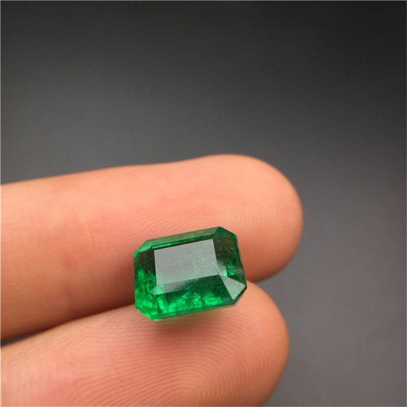 赞比亚祖母绿裸石 4.29ct Vivid Green Minor