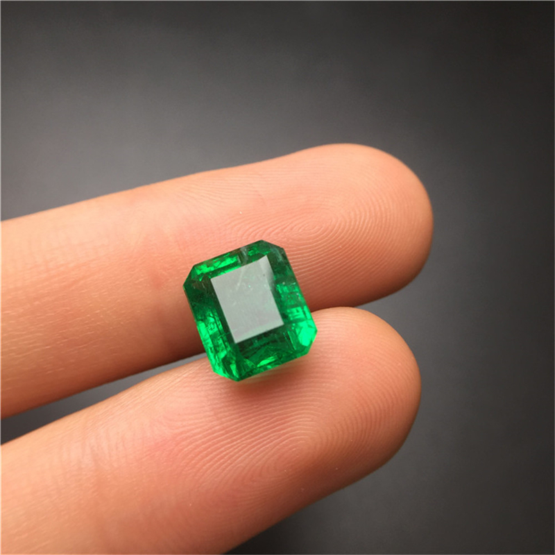 赞比亚祖母绿裸石 4.29ct Vivid Green Minor