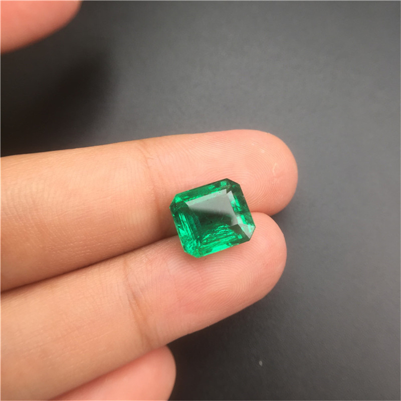 赞比亚祖母绿裸石 4.09ct Vivid Green Insignificant