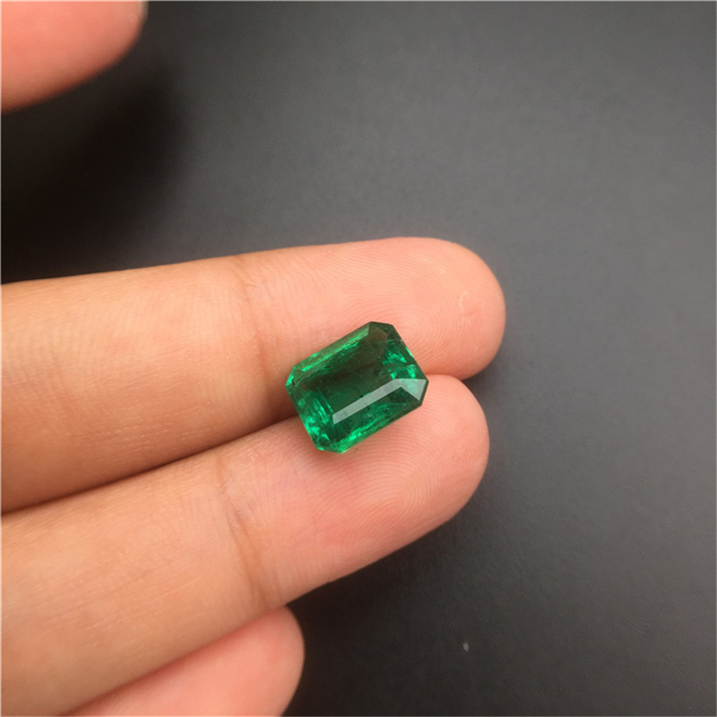 赞比亚祖母绿裸石 4.09ct Vivid Green Insignificant