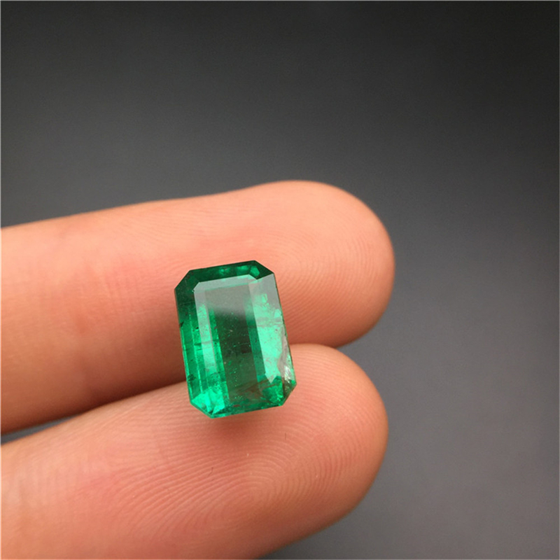 赞比亚祖母绿裸石 4.2ct Intense Green Minor