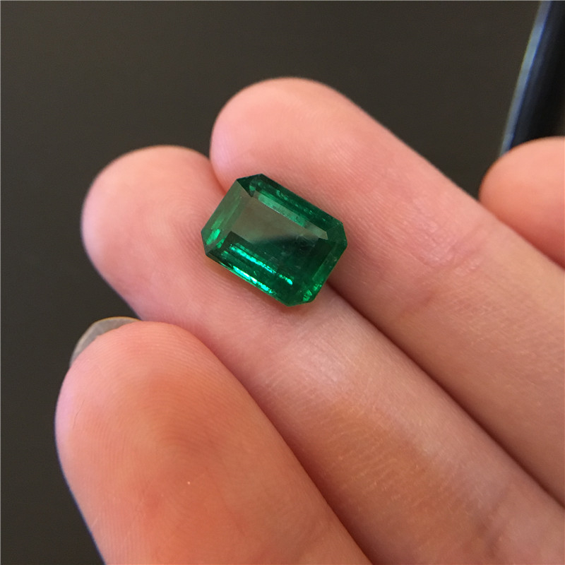 赞比亚祖母绿裸石 3.87ct Vivid Green Minor