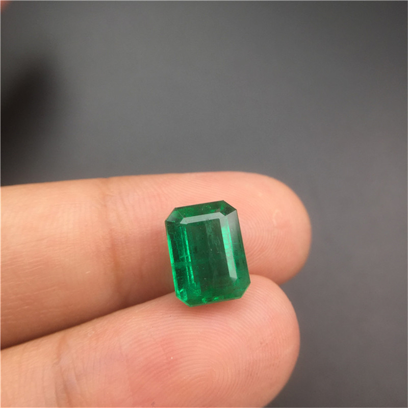 赞比亚祖母绿裸石 3.15ct Vivid Green Minor