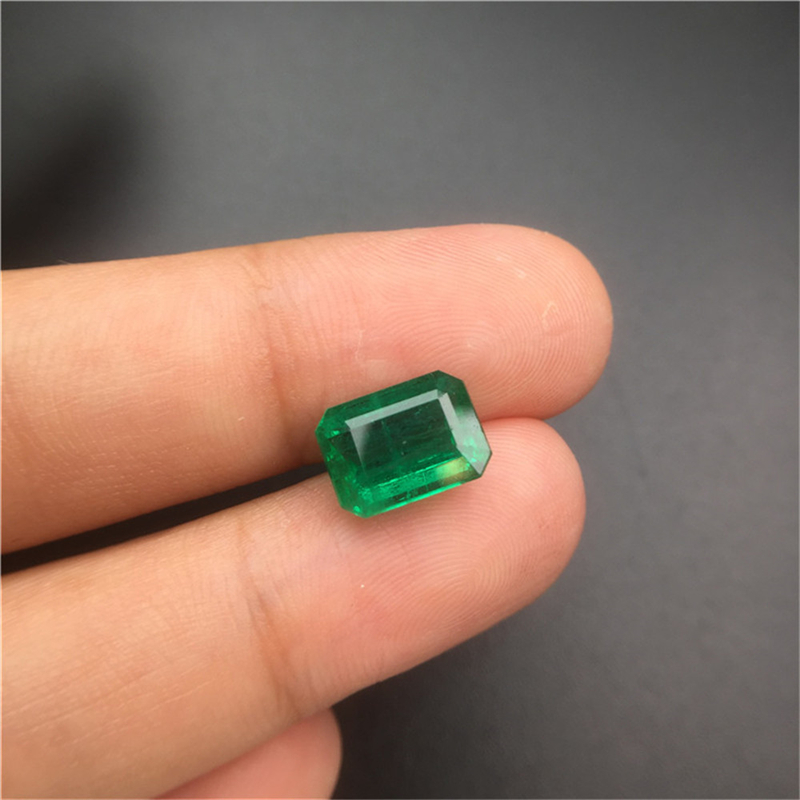 赞比亚祖母绿裸石 3.15ct Vivid Green Minor