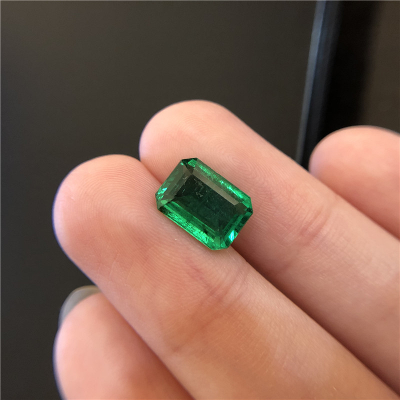 赞比亚祖母绿裸石 2.77ct Vivid Green Minor