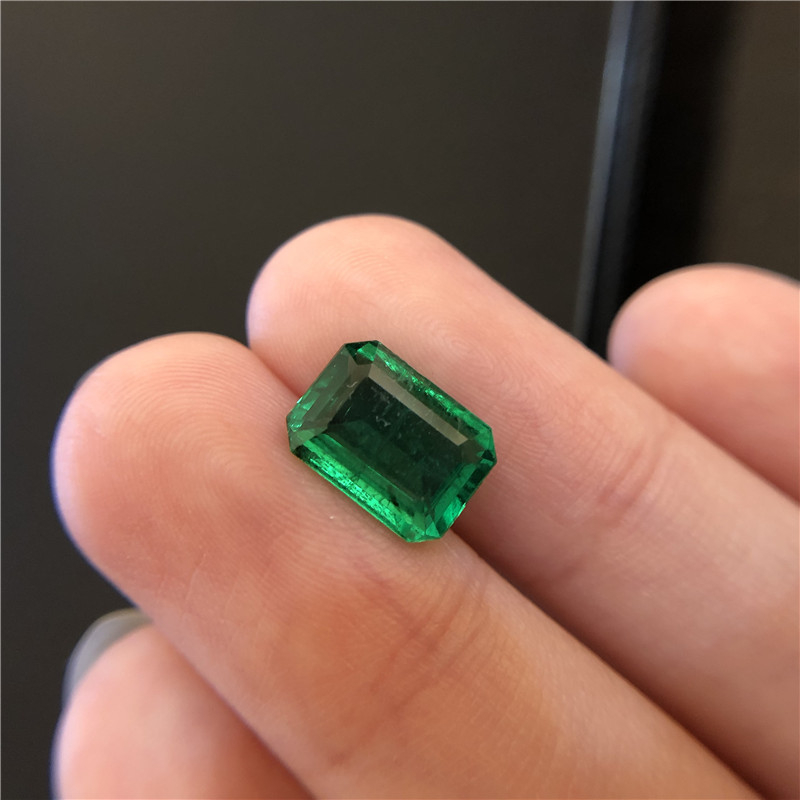 赞比亚祖母绿裸石 2.77ct Vivid Green Minor