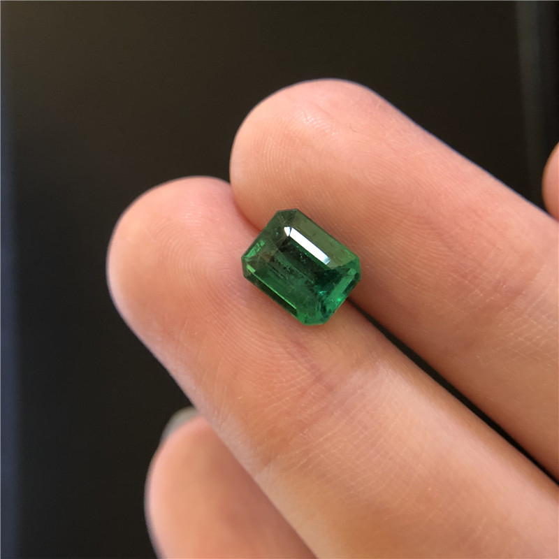 赞比亚祖母绿裸石 1.46ct Intense Green Minor