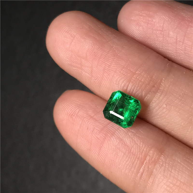 赞比亚祖母绿裸石 1.19ct Vivid Green Minor-to-Moderate