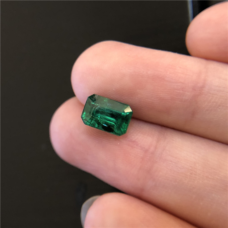 赞比亚祖母绿裸石 1.68ct Vivid Green Minor-to-Moderate