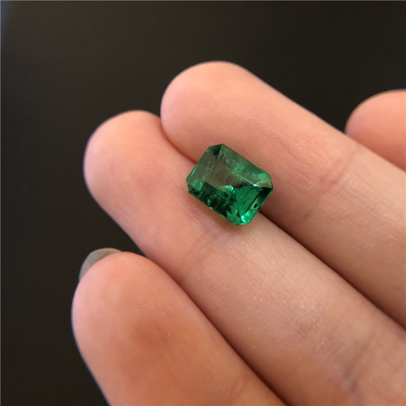 赞比亚祖母绿裸石 2.76ct Vivid Green Insignificant