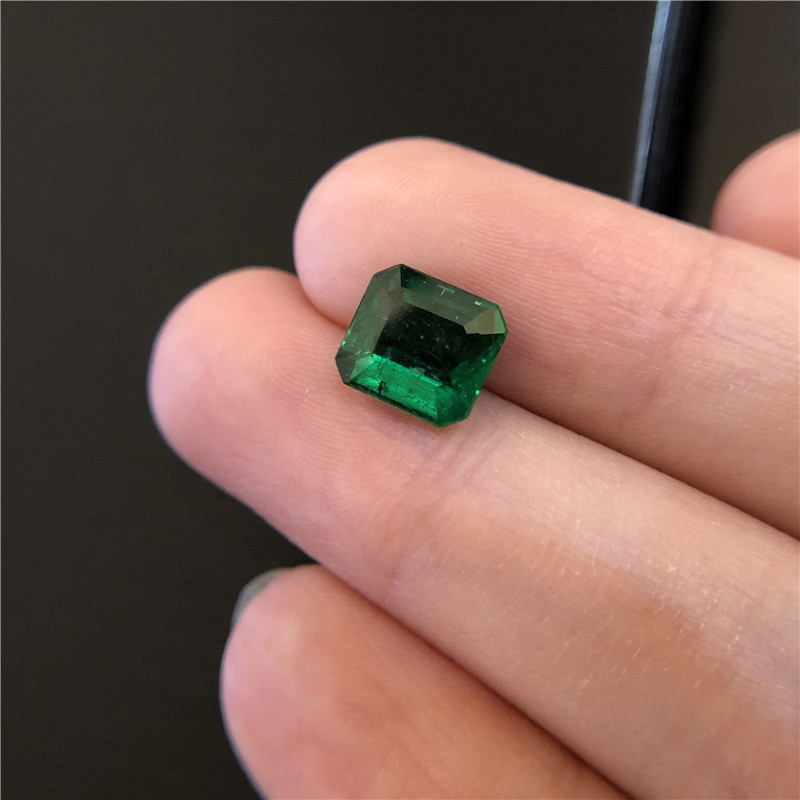 赞比亚祖母绿裸石 2.05ct Verdant Green Insignificant