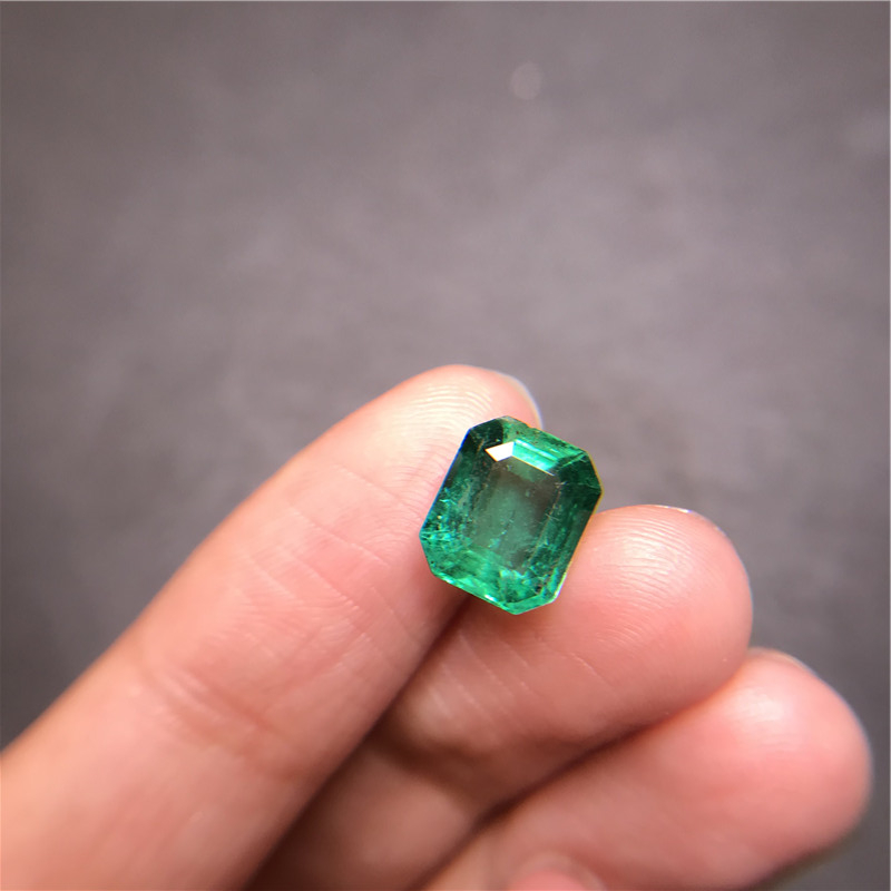 赞比亚祖母绿裸石 2.87ct Intense Green Minor