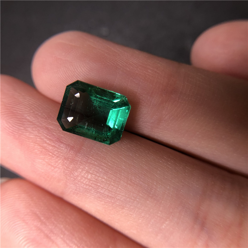 赞比亚祖母绿裸石 2.75ct Intense Green Insignificant