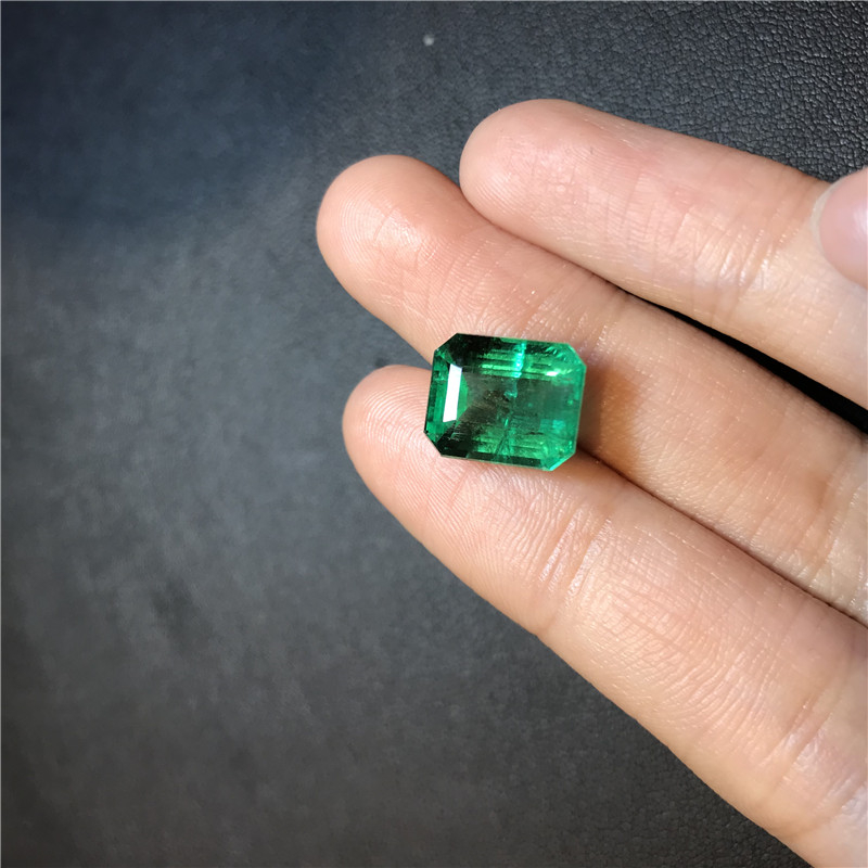 赞比亚祖母绿裸石 6.16ct Intense Green Minor