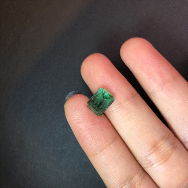 赞比亚祖母绿裸石 2.63ct Intense Green None